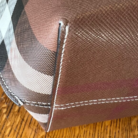 ***SALE*** BURBERRY Check E-Canvas Tote Bag - EXCELLENT USED CONDITION - Picture 10 of 12